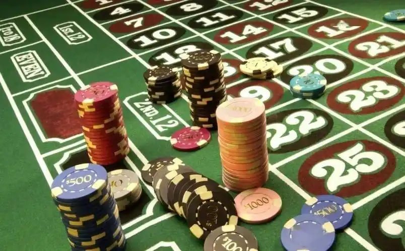 plus777 app homepage hero banner showing sports and casino entertainment in the Philippines